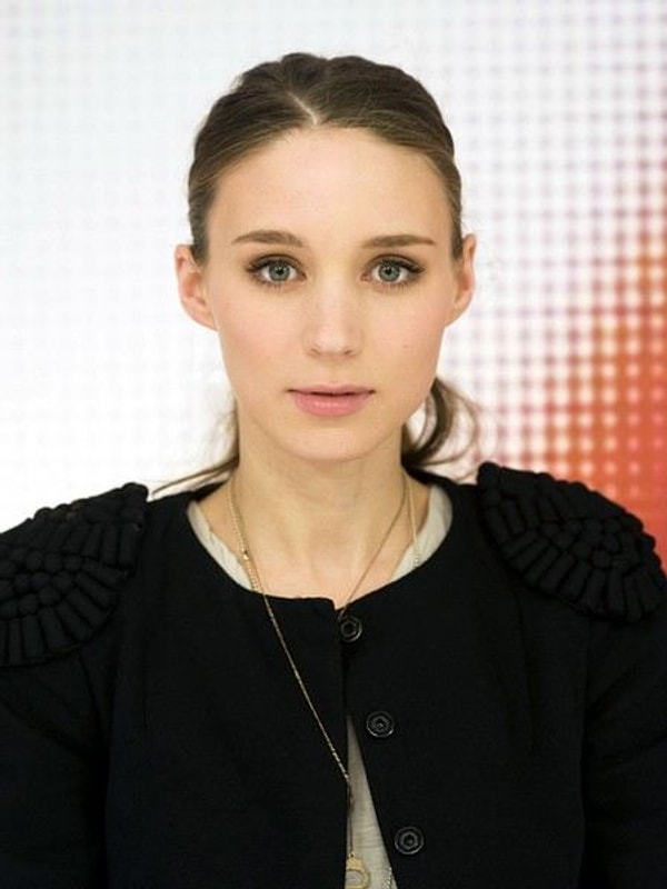 7. Руни Мара "Девушка с татуировкой дракона" (2011)