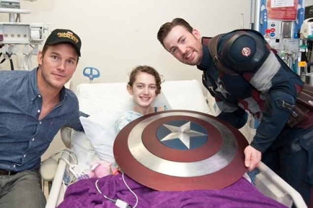 #3 #4 Chris Evans ve Chris Pratt de hasta çocukların yanında olmaya özen gösteren altın kalpli ünlülerden.