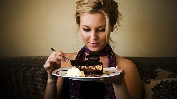 1. Сколько в среднем калорий в день должна потреблять среднестатистическая девушка?