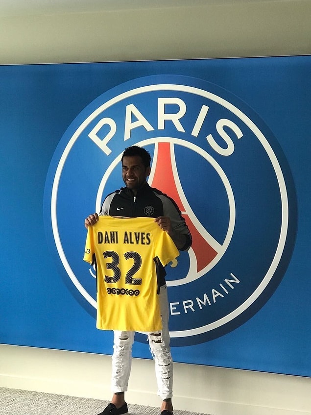 48. Dani Alves ➡️ Paris Saint-Germain FC