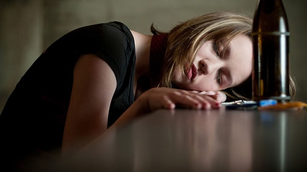 7. Почему женщины пьянеют быстрее мужчин?