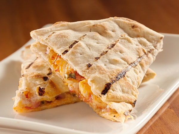 10. Кесадилья - национальное блюдо какой страны?