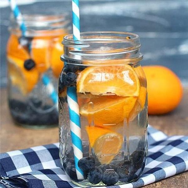 10. Evde portakal suyu kalmadıysa, siz de portakallı detoks suyunuzu hazırlayın!