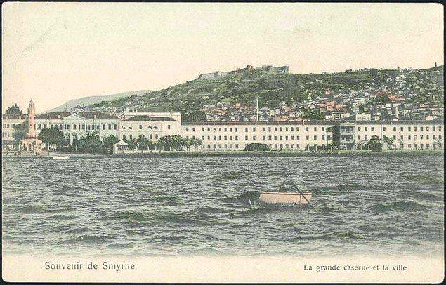 19. Muhteşem bir İzmir manzarası, 1910'lu yıllar. Saat kulesi henüz 9 yıllık.
