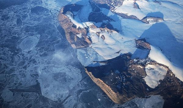 Fakat bu ayrılma buz sahanlığının %10'unun kopmasına sebep oldu ve ardında bıraktığı buzulların suya karışmasını hızlandırıyor.