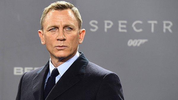 'James Bond' serisinin yakışıklı ismi Daniel Craig ise soğuk İngiliz tavırları ile biliniyor.