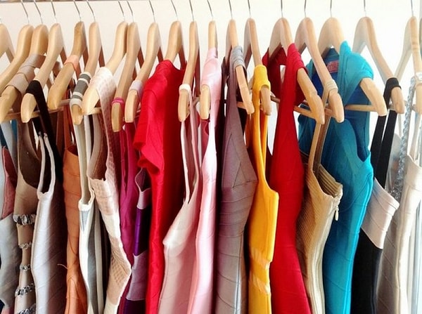 7. Сейчас настала пора выбрать платье на выпускной: