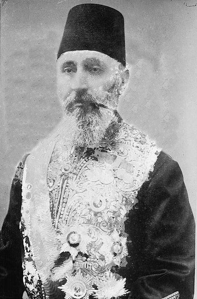 Mondros Antlaşmasının imzalanmasının hemen ardından 11 Kasım 1918'de sadrazamlık makamına getirildi.