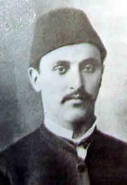 1845'te başkent İstanbul'da doğan Ahmed Tevfik Bey ilk eğitiminden sonra o dönemdeki çoğu Osmanlı genci gibi asker olmayı seçti.