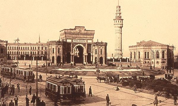 Ahmed Tevfik Bey kısa sürede gösterdiği üstün liyakat neticesinde hızla yükseldi. 1872-95 yılları arasında yurtdışında çeşitli Osmanlı elçiliklerinde çalıştı.