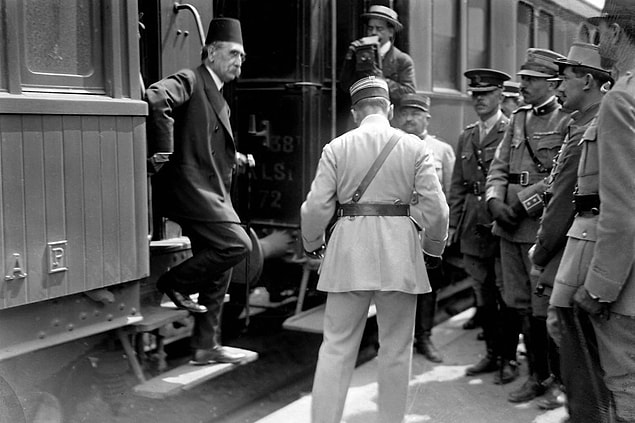 Fevkalade sıkıntılı geçen birkaç ayın ardından Tevfik Paşa 1919 yılının başında istifa ederek yerini Damat Ferit Paşa'ya bıraktı.