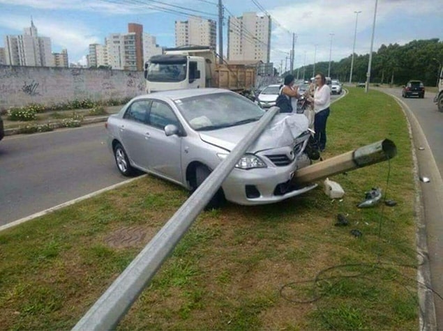 19. Hiç sigara içen otomobil görmemiştim.