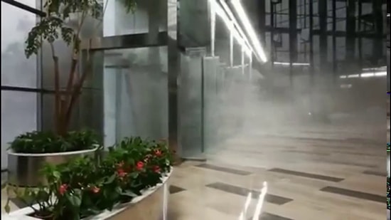 Непогода в Китае: горизонтальный дождь и летающие люди