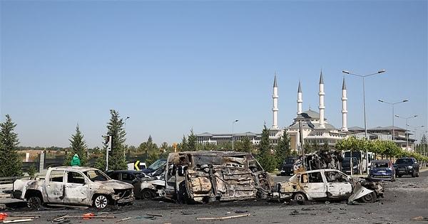 18. Millet Camisi önüne atılan bombaların arkasında bıraktığı manzara.