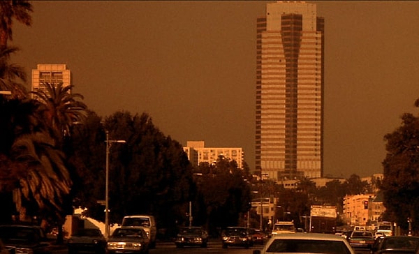3. Nakatomi Tower - здание, захваченное террористами в фильме - на самом деле является штаб-квартирой студии 20th Century Fox.