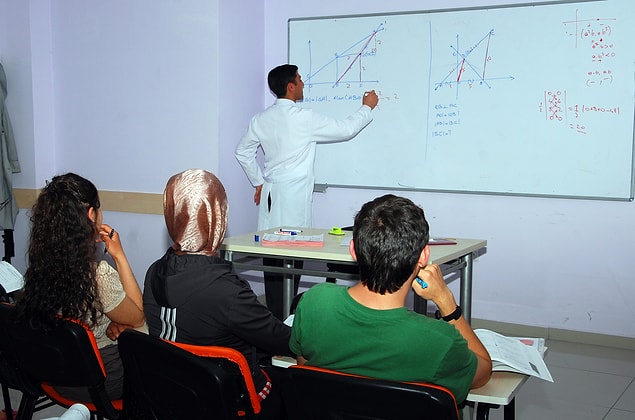 1061 öğretim kuruluşu, 223 kurs ve etüt merkezi, 1125 dernek, 129 vakıf, 19 sendika olmak üzere çok sayıda kuruluş kapatıldı.