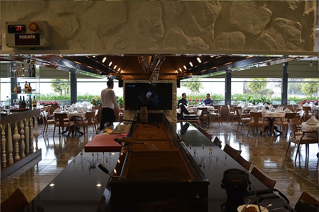 1. Habere göre olay 14 Temmuz günü gerçekleşti. Olayın gerçekleştiği mekanın adı Yüzevler ve bu restoranın komşusu da Fatih Terim'in damadı Ahmet Baran Çetin'in işlettiği Beeves adlı bir başka mekan.