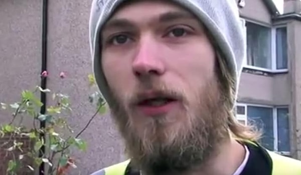 4. Джей говорит, что никогда не думал о важности гигиены полости рта, и ужасная привычка не чистить зубы закрепилась за ним с самого детства. Плюс ко всему, молодой человек любит сладости и газированные напитки.