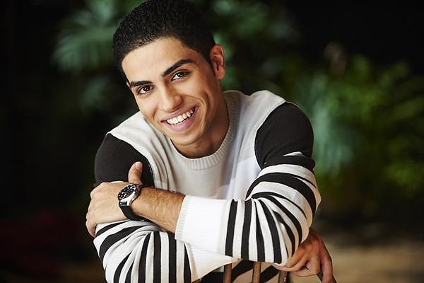 2. Неизвестный миру кино Мена Массуд сыграет Аладдина!  Гай Ричи выбрал его из 2000 других кандидатов, среди которых были Дев Патель и Риз Ахмед