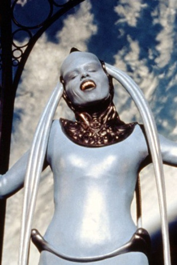 16. Майвенн Ле Беско - инопланетная оперная дива Плава Лагуна в "Пятом элементе"