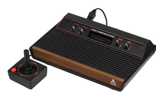 Atari ilk oyun konsolu olan Atari 2600 diğer adıyla Atari VCS'i 1977 yılında piyasaya sürmüştü!