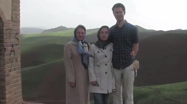İran'da büyüyen Mirzakhani'nin ailesi hedeflerine müdahalede bulunmamış hiç; yalnızca onun için anlamlı ve seveceği bir şeyi yapmasını istemişler.