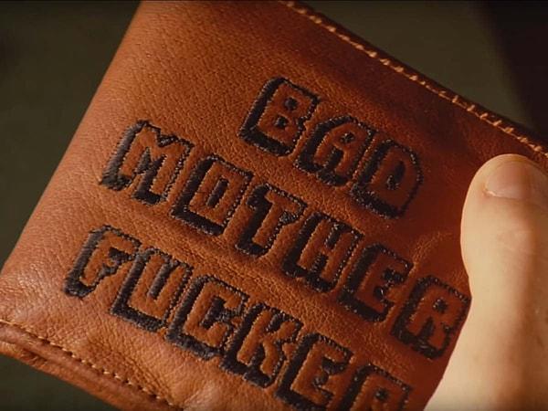 Pulp Fiction'da canlandırdığı Jules Winnfield karakterinin cüzdanında da aynı ifade yer alıyordu.