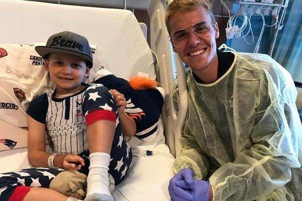 4. Justin Bieber 17 Temmuz Pazartesi günüde Kaliforniya'daki Orange County Çocuk Hastanesine gitti