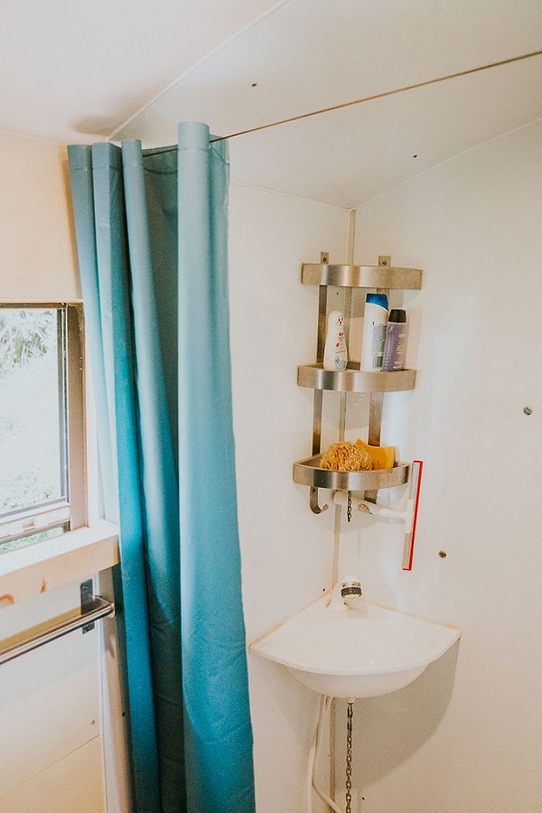 11. Теплый душ и раковина