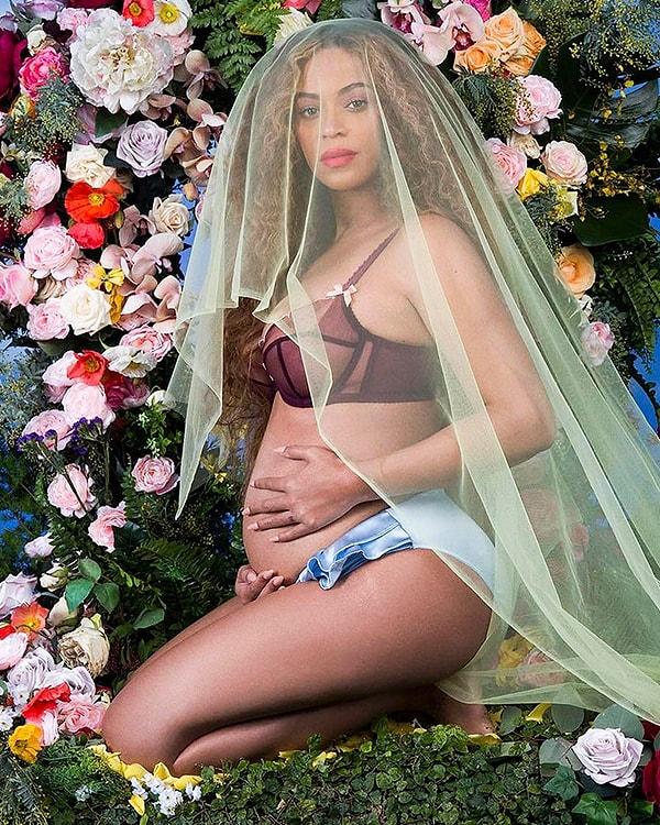 Her yaptığı doğumdan sonra mükemmel annelik fotoğrafları atması ve milyonlarca beğeni almasıyla biliniyor Beyoncé.