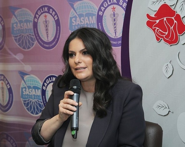 Kabinenin 6 yeni isminden biri olan Sarıeroğlu, sosyal medyanın gündeminde...