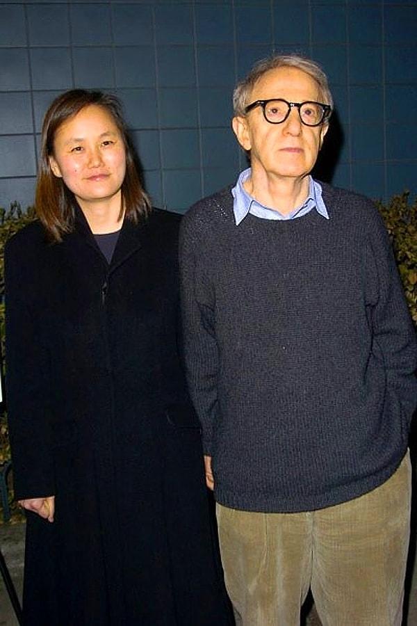 2. Woody Allen'ın uzun süredir birlikte olduğu, hatta bir de erkek çocuk sahibi olduğu sevgilisi Mia Farrow'un üvey kızıyla aşk yaşadığı ortaya çıkınca herkes şok olmuştu!