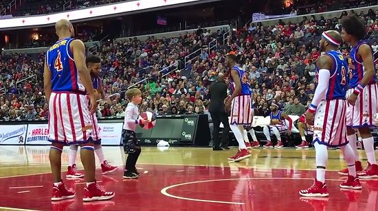 Ne Güzel İnsanlar Var! Harlem Globetrotters, Bir Çocuğu Sahaya Çıkararak Muhteşem Bir Atmosfer Yarattı