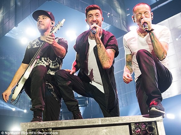 5. Однако, несмотря на то, что смерть друга глубоко потрясла певца, всем казалось, что у него все в порядке, как сообщает тот же источник.