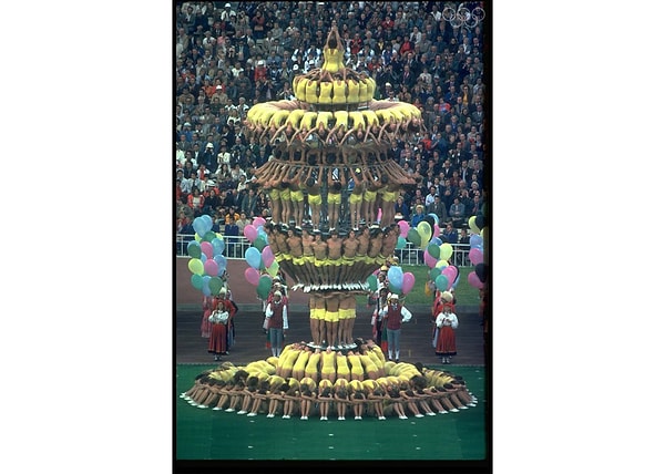 1. Человеческая башня на Церемонии открытия Летних Олимпийских игр 1980 в Москве, СССР.