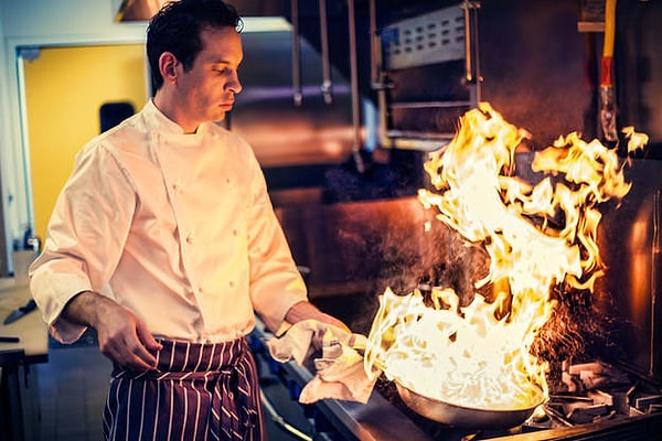 2. Шеф-повар Белого дома отказался от должности, потому что Трамп ел только фастфуд в течение последних 6 месяцев.