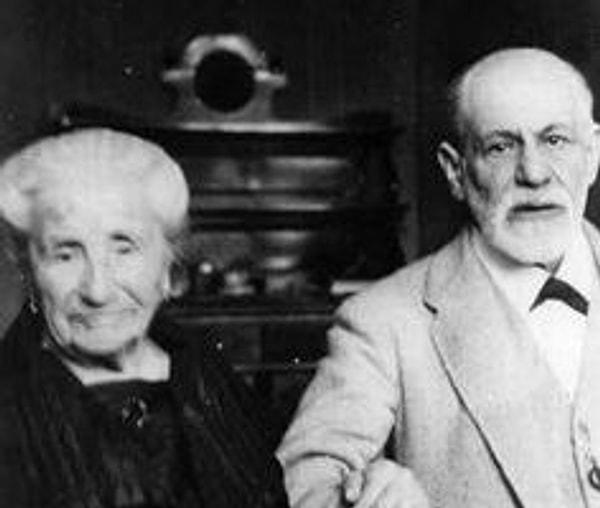 Tabii ki işe Freud'un annesinden başlayacağız,o olsa o da böyle yapardı?