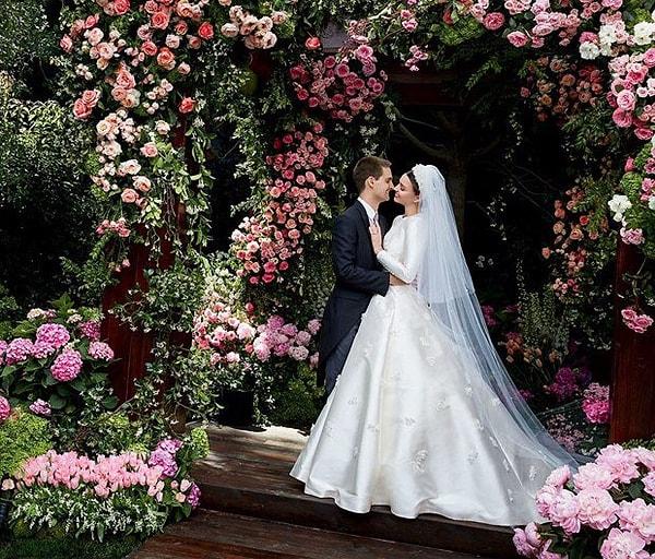 3. Bir düğün haberimiz daha var! Miranda Kerr, Snapchat'in kurucusu Evan Spiegel ile aile arasında yapılan bir törenle evlendi!