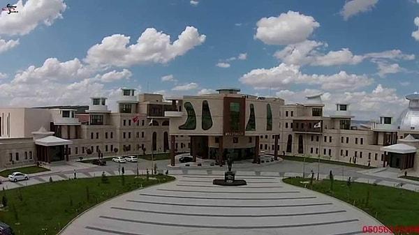 34. Nevşehir Hacı Bektaş Veli Üniversitesi/ Yerel -Doğal Mimariden Esinlenen Üniversitesinin Öğrencisi Olmak