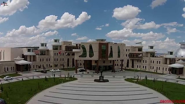 34. Nevşehir Hacı Bektaş Veli Üniversitesi/ Yerel -Doğal Mimariden Esinlenen Üniversitesinin Öğrencisi Olmak