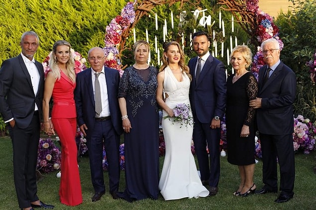 Burak Özçivit ve Fahriye Evcen gibi dev isimlerle aynı tarihe denk geldiği için pek ilgi çekmedi ama; yılların müzmin bekarı Alişan geçtiğimiz haftalarda nihayet nişanlandı!