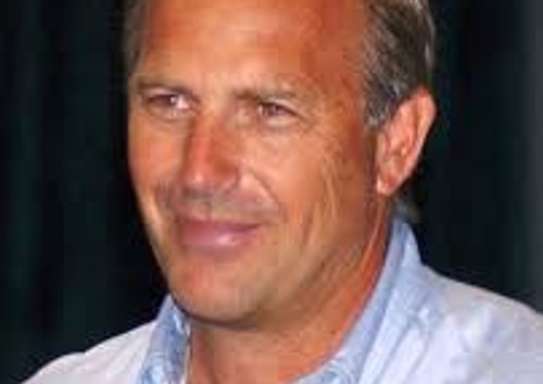 Exxon Valdez petrol dökülmesinden ilham alan Kevin Costner, su ve petrolü birbirinden ayıran bir makineye yatırım yaptı.