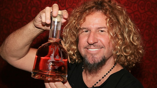 10. Val Halen gitaristi Sammy Haggar en çok parayı tequila satmaktan kazandı. Sammy'nin tequila markası Cabo Wabo'nun toplam değeri 120 milyon dolar.