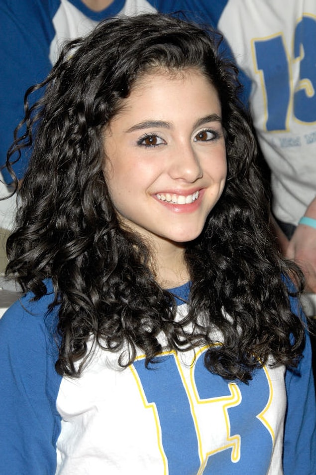 1. Yıl 2008, Ariana Grande "13" adlı Broadway müzikalinin oyuncularından biri olarak katıldığı etkinlikte.