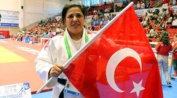 Ayşe Kesiktaş'la 23. Yaz İşitme Engelliler Olimpiyat Oyunları’nda Türkiye, kadınlarda ilk madalyayı judo branşında elde etmiş oldu.