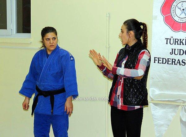 47 yaşındaki Ayşe Kesiktaş ise geçtiğimiz günlerde, Deaflympics'te, kadınlar judo dalında Türkiye'ye ilk kez madalya kazandıran sporcu oldu!