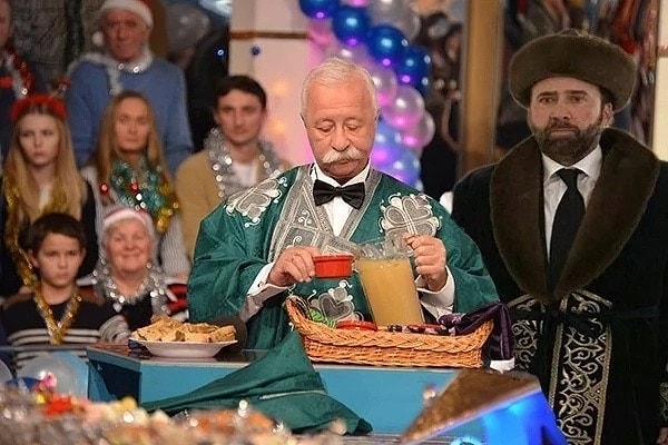 10. Когда привез Леониду Аркадьевичу гостинцы из солнечного Казахстана