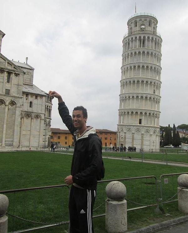 11. "Neden herkes Pisa Kulesi'yle fotoğraf çektirip yanındaki bir o kadar güzel binayı unutuyor?"