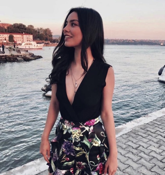 5. Hazal Filiz Küçükköse 9 Şubat 1988 Mersin doğumlu. Kova burcu.