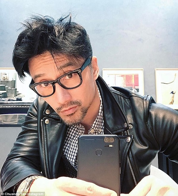 10. Сейчас Чуандо редко работает моделью - теперь он сам фотографирует.